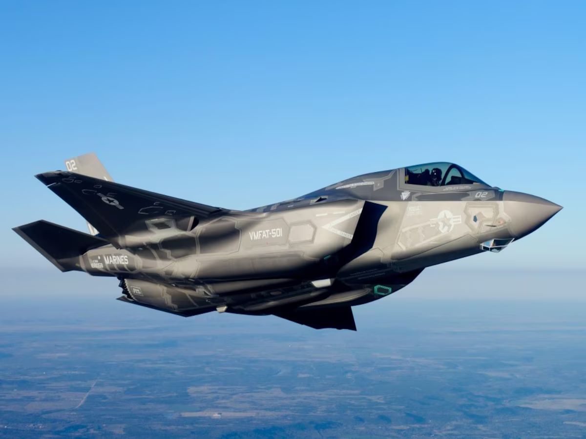 Dentro da gigantesca fábrica que constrói os caças furtivos F-35: produção 24 horas por dia, peças do mundo todo e um custo trilionário
