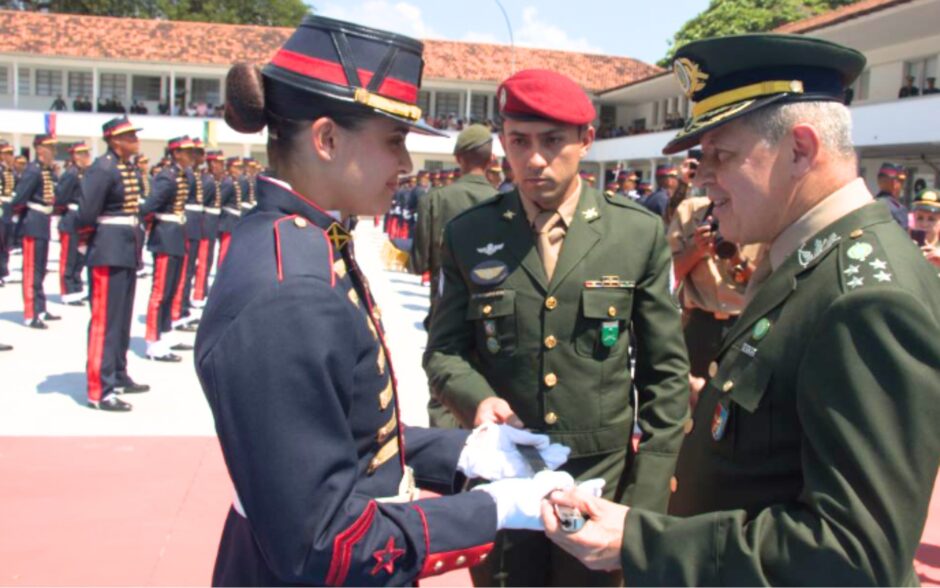 Crise militar pode chegar com baixa de status dos comandos: salários reduzidos e falta de valorização da carreira afastam jovens das Forças Armadas