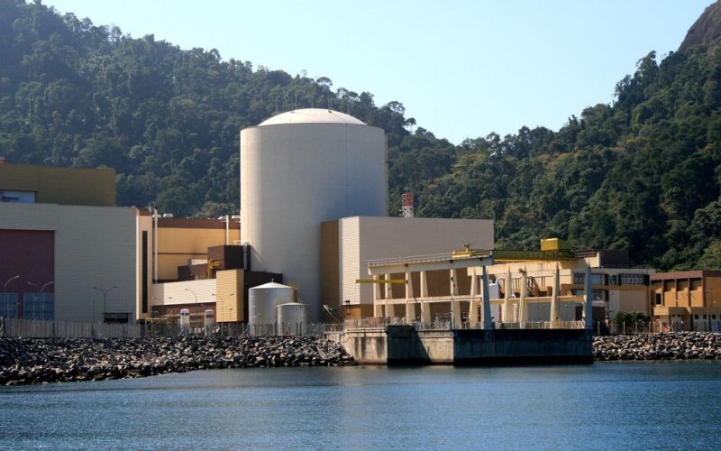 Eletronuclear: Brasil barra inspeção internacional em áreas nucleares sensíveis; cortes de R$ 400 milhões, demissões em massa e desvios de recursos para Angra 3 colocam segurança em risco