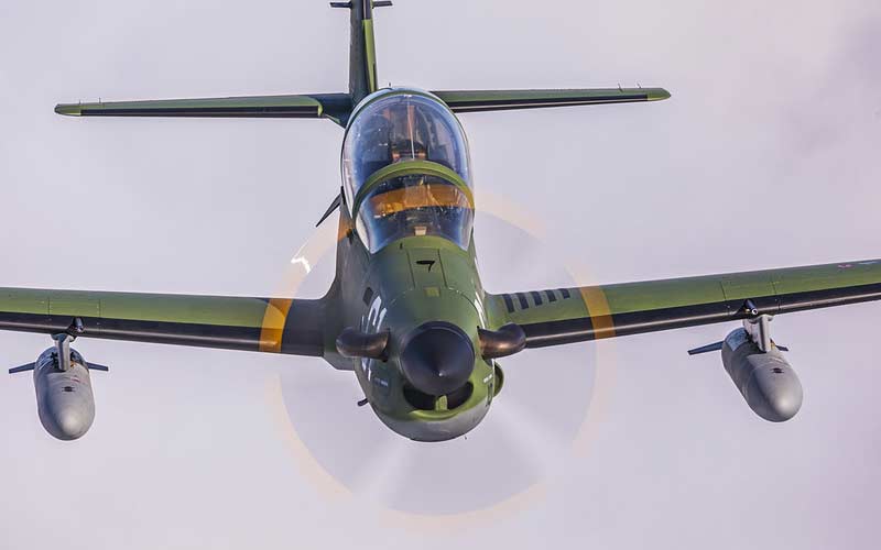 A FAB interceptou e destuiu um avião com drogas: quem autoriza uma ação desse tipo?