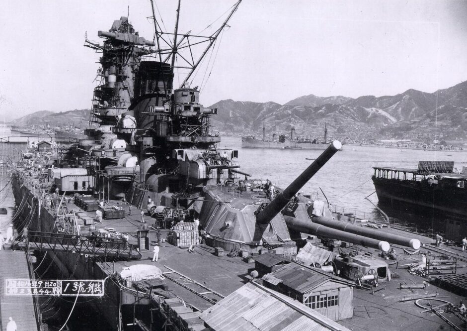 O Yamato era indestrutível — até enfrentar a Força Aérea dos EUA; Por que o um dos maiores navios de guerra da história afundou por conta dos aviões americanos?