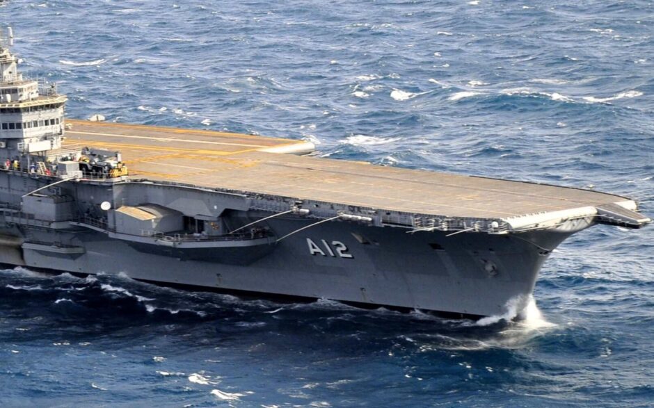 Marinha admite naufrágio de navio com 600 toneladas de tinta e 9 toneladas de Amianto: força explica que não há risco de contaminação