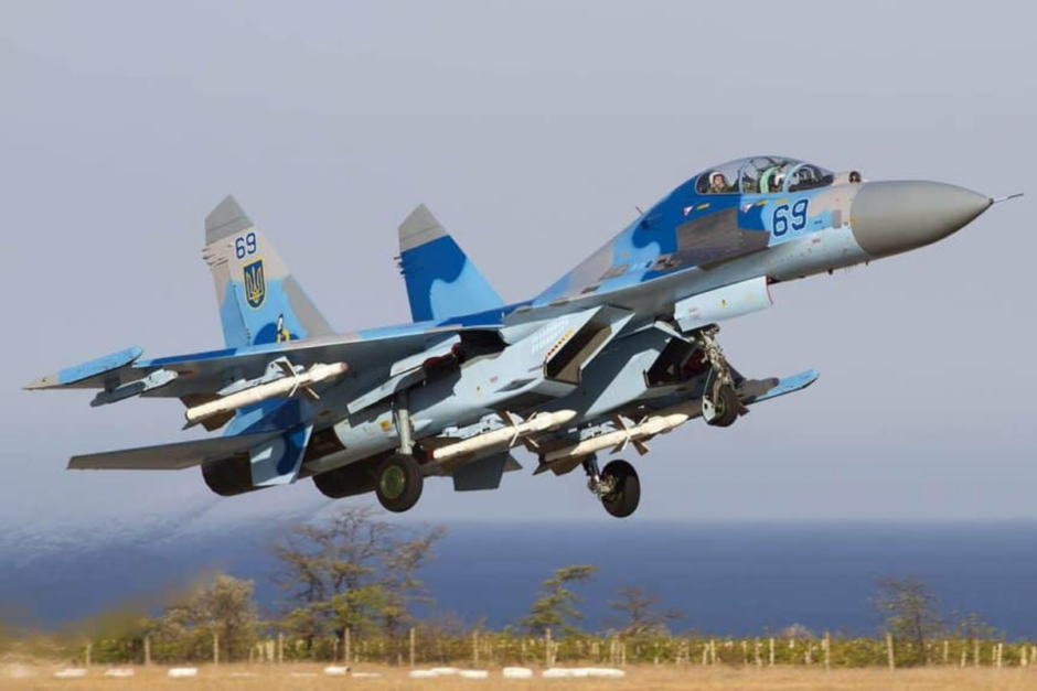 Su-30SM2 vs Su-27: um duelo nos céus da Ucrânia, onde um caça russo abateu um ucraniano a 130 km de distância, revelando o poder do míssil R-37M e as novas táticas de combate da Força Aérea