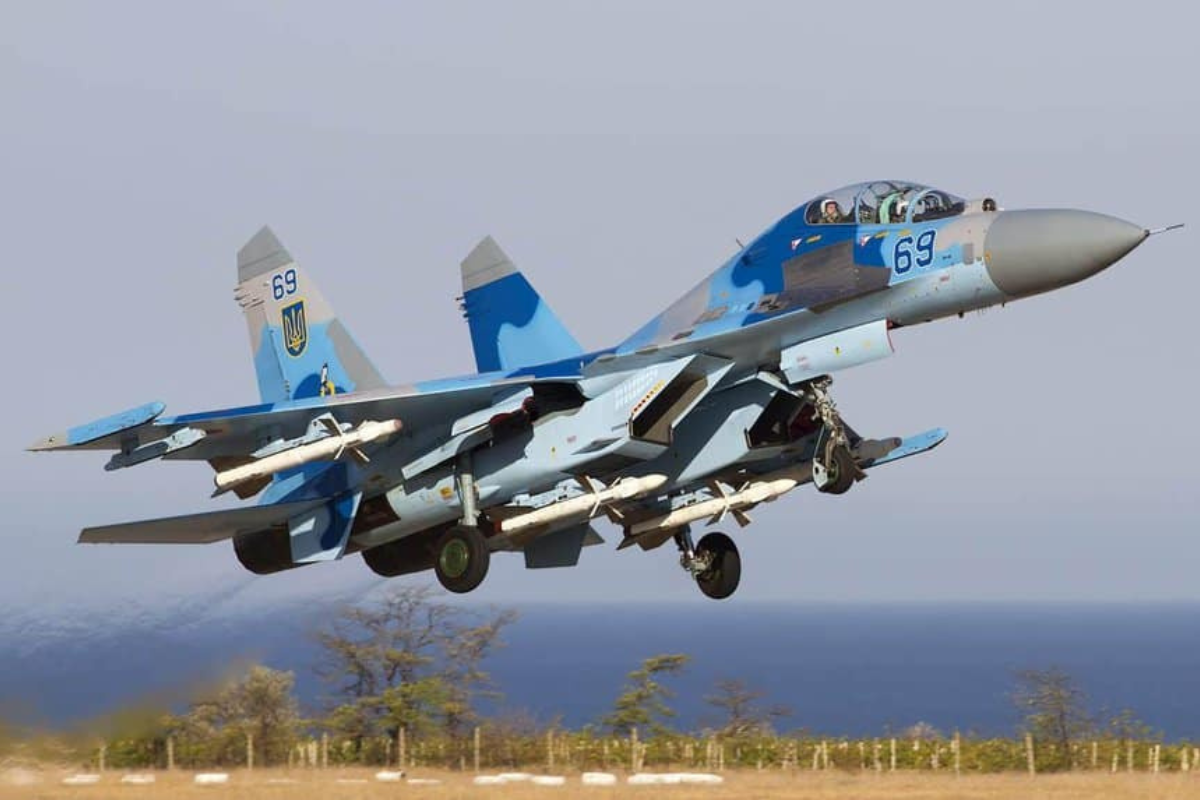 Su-30SM2 vs Su-27: um duelo nos céus da Ucrânia, onde um caça russo abateu um ucraniano a 130 km de distância, revelando o poder do míssil R-37M e as novas táticas de combate da Força Aérea