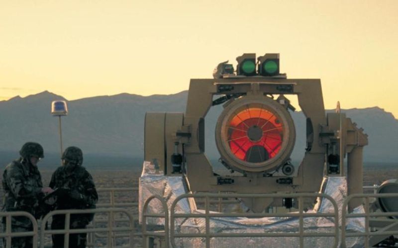 Forças ucranianas utilizam armas a laser para abater drones e aeronaves inimigas em batalha contra a Rússia