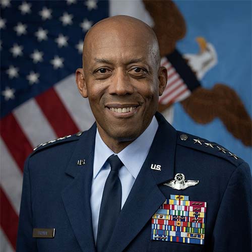 Trump e CQ Brown, uma decisão que pode implodir o moral militar dos EUA — Um precedente perigoso que pode levar a uma excessiva politização dos militares