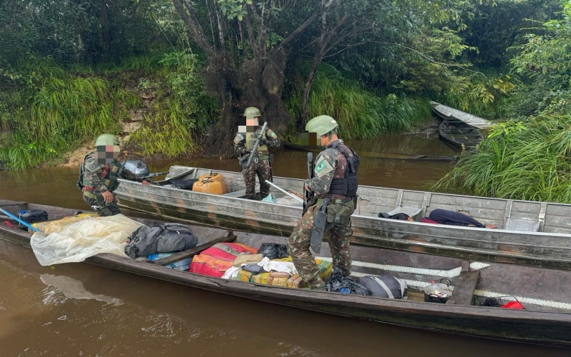 Exército, em megaoperação na Amazônia, intercepta embarcação na fronteira com a Colômbia, apreende 252 kg de drogas