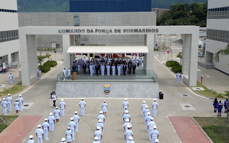 Reforçando maior programa estratégico do Brasil, Marinha inaugura novas instalações no Complexo Naval, que passa a poder receber 2 submarinos atracados: “Entregas estão acontecendo”