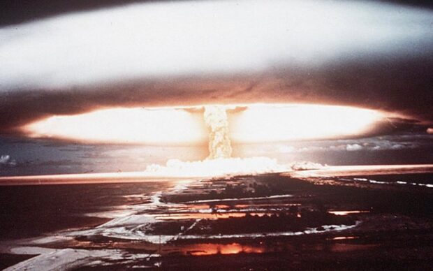 Explosão de uma bomba nuclear: invasão dos EUA pela China desencadearia um desastre global.