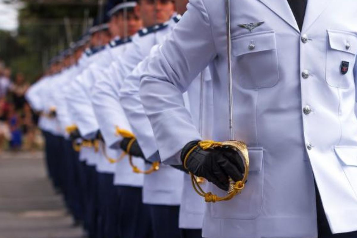 Marinha e Aeronáutica convocam brasileiros de todo país para carreiras de nível médio e superior com salários que podem passar de R$ 14 mil!