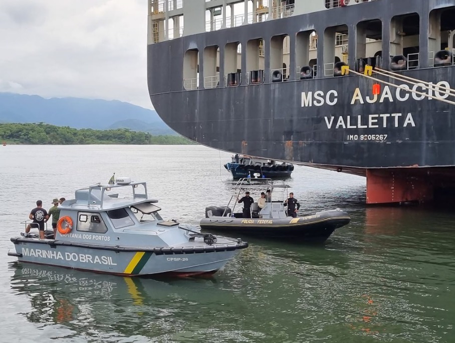 Abordagem realizada pela Marinha do Brasil e Polícia Federal - Foto: Flickr Marinha do Brasil