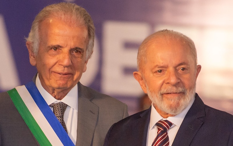 Lula não aceita pedido de demissão e Múcio decide ficar no comando da Defesa até fim de 2025: PEC que transfere automaticamente militares candidatos para a reserva é prioridade máxima