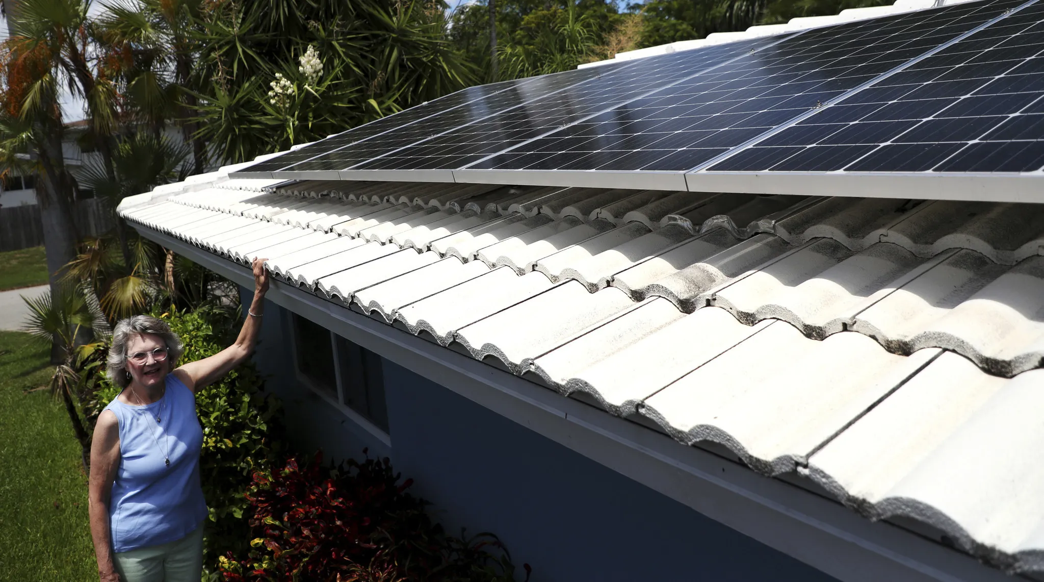 O ar-condicionado pode se tornar coisa do passado! Uma nova tecnologia utiliza painéis solares para refrescar ambientes, reduzir custos e ainda gerar energia limpa