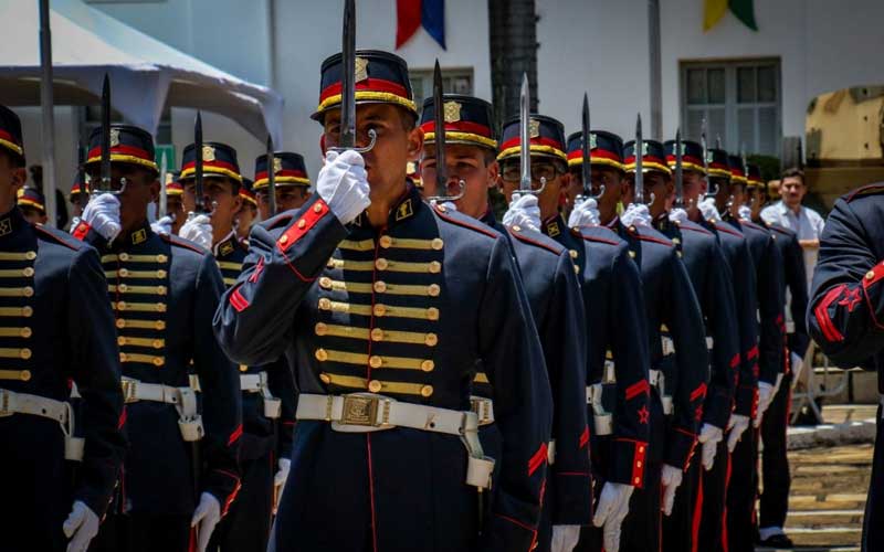 O Sargento no Exército é mesmo mais valorizado do que na FAB e na Marinha. Mito ou verdade!?