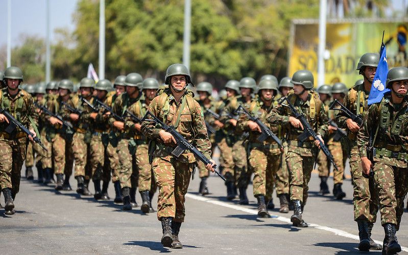 Militares se acham superiores a civis, afirma historiador em livro que será lançado em maio