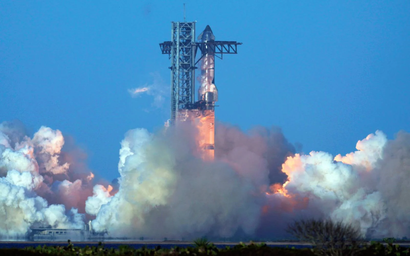 O motivo surpreendente pelo qual a SpaceX não patenteia seus foguetes; a solução genial de Elon Musk