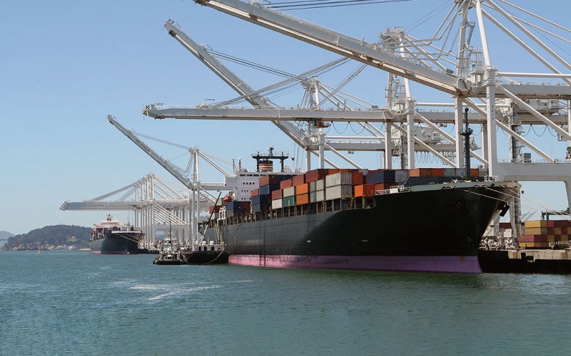 Marinha, tecnologia e investimentos impulsionam revolução nos portos: Brasil caminha para se tornar potência logística com navios autônomos e blockchain