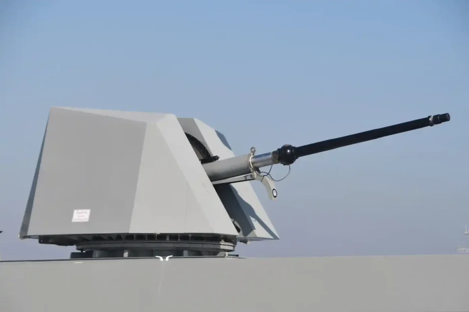 Marinha do Brasil surpreende com nova fragata classe Tamandaré equipada com o avançado canhão naval 76/62 Super Rapid MF, arma poderosa contra ameaças aéreas e marítimas
