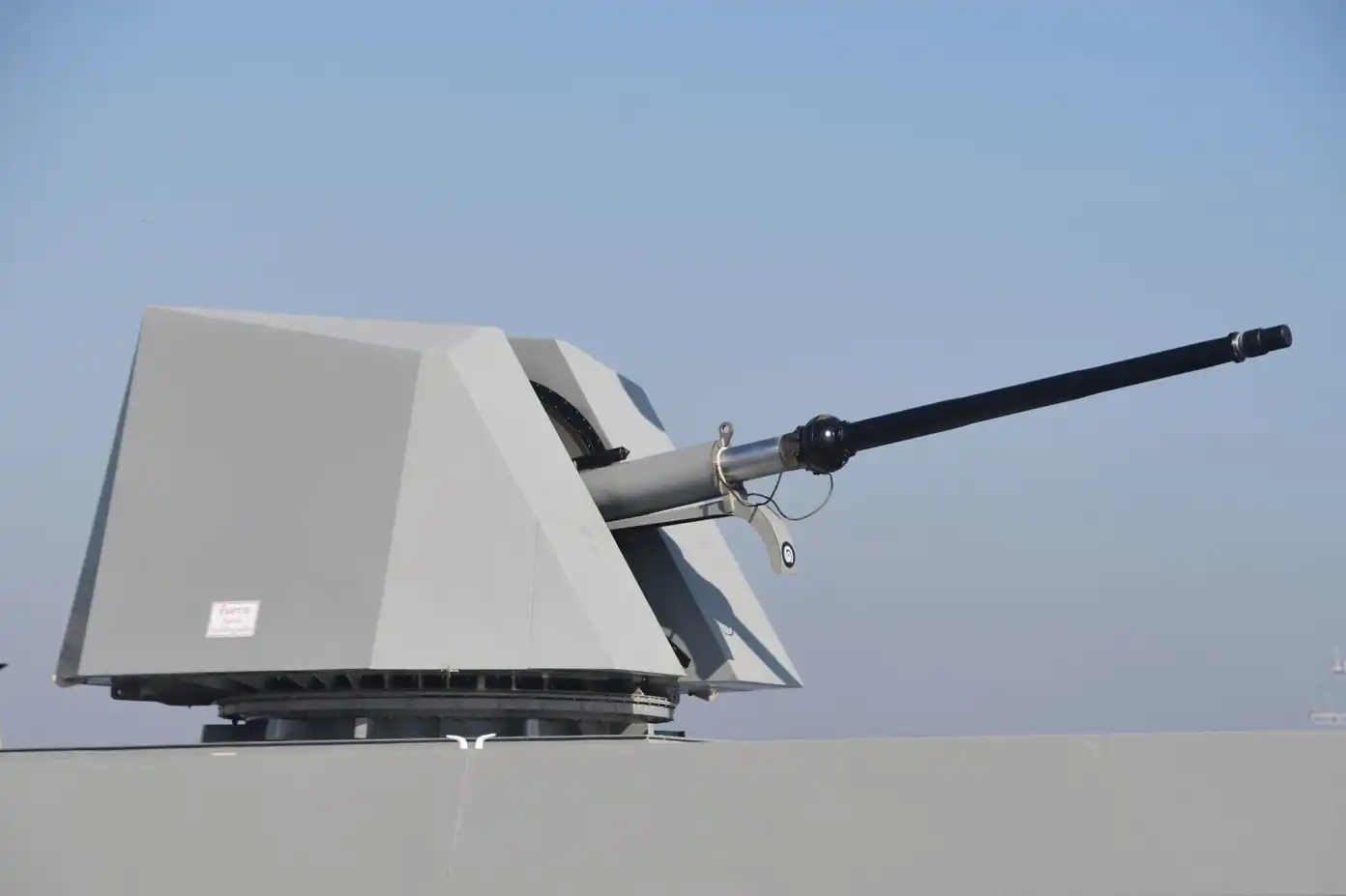 Marinha do Brasil surpreende com nova fragata classe Tamandaré equipada com o avançado canhão naval 76/62 Super Rapid MF, arma poderosa contra ameaças aéreas e marítimas