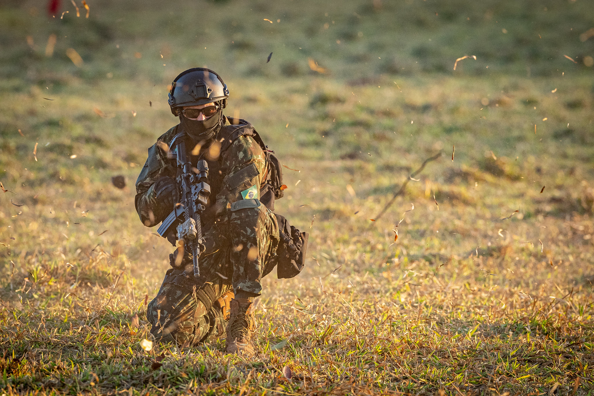 Ministério da Defesa da Ucrânia convoca Militares Brasileiros e abre alistamento para o Exército em plena guerra contra a Rússia com promessa de salário até R$ 25 mil mensais, armas e treinamento especial