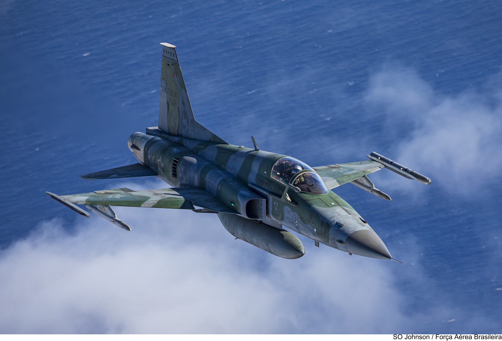 Força Aérea Brasileira perde pilotos em ritmo alarmante: evasão em massa por falta de incentivo, baixos salários e sucateamento ameaça a defesa nacional e revela grave fragilidade estrutural da FAB no Brasil