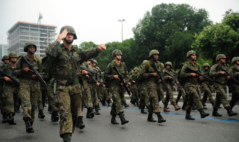 Saiba como ingressar no Exército Brasileiro em 2025! Confira os principais concursos, as datas das provas e número de vagas