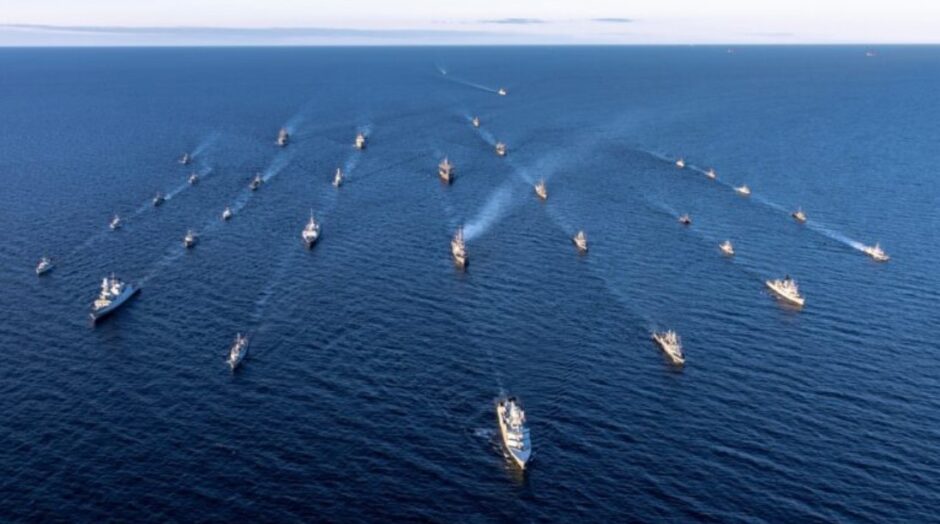Exercício naval histórico da OTAN no Golfo de Cádis: mais de 4.000 militares, drones avançados e tecnologias inovadoras em ação – 9 países participam da maior manobra militar de 2025