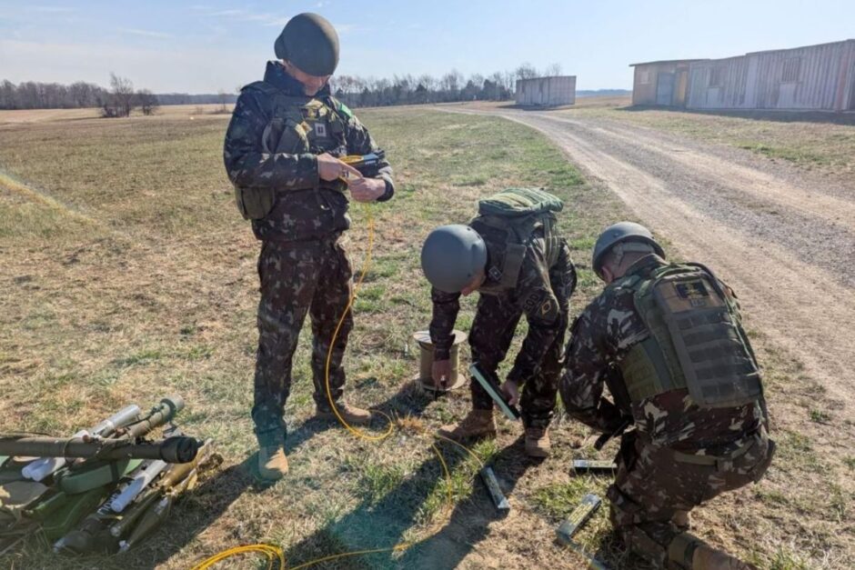 Exército Brasileiro marcou presença nos EUA em um dos desafios mais exigentes do mundo! Com habilidade e estratégia, nossos militares provaram sua excelência em desativação de explosivos