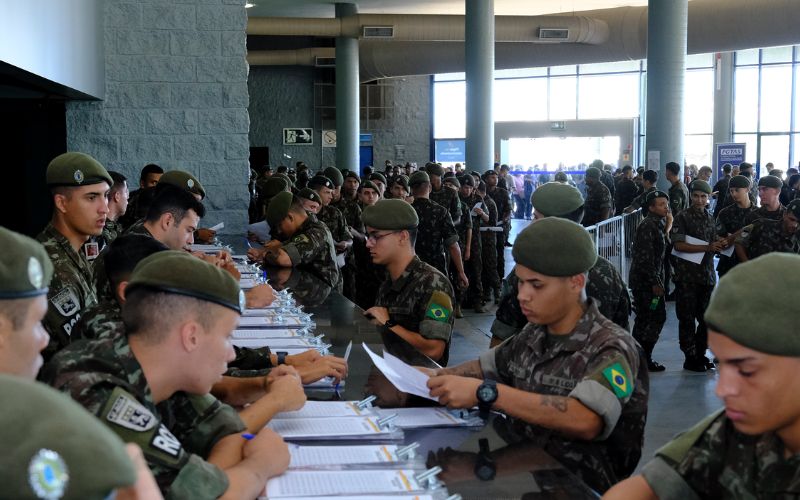 Contrate Veteranos: Iniciativa de ex-tenente já recolocou mais de 50 militares no mercado de trabalho com apoio de JBS, Azul e Suzano; saiba mais