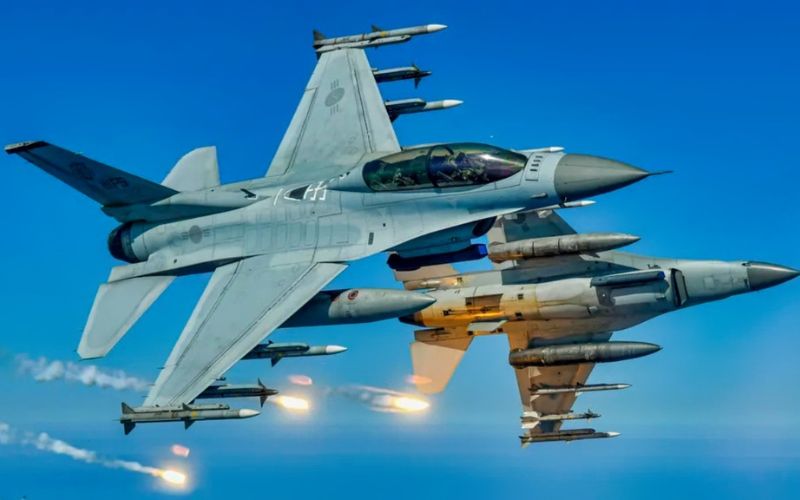 Preparação contra Coreia do Norte e Rússia leva caças sul-coreanos KF-16 a lançarem 8 bombas MK-82 sobre o próprio país, ferindo 15 em exercício militar com EUA