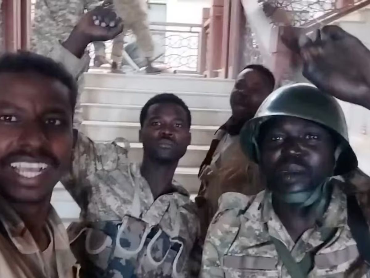 Militares avançam com força total e Exército do Sudão recaptura palácio presidencial em operação explosiva que muda os rumos da guerra e desafia poder de grupo paramilitar rival
