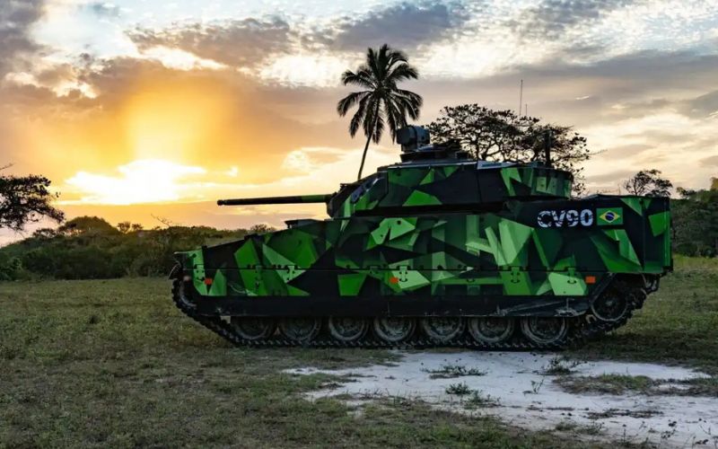 Exército Brasileiro pode contar com novo veículo de combate blindado: BAE Systems apresentará o CV90120 na LAAD 2025 em busca de consolidar parceria estratégica