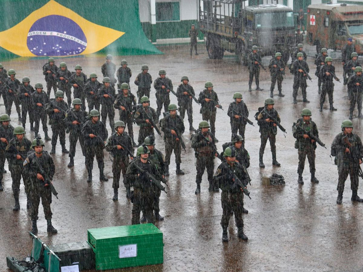 Mais de 300 militares do Exército bloqueiam a fronteira com a Bolívia em megaoperação para combater tráfico, contrabando e garimpo ilegal no Mato Grosso