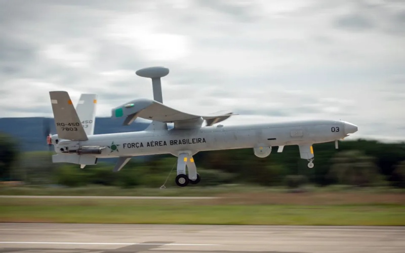 Pela primeira vez, Marinha, Exército e Força Aérea Brasileira fazem história no IVR 2025 ao unirem aeronaves remotamente pilotadas