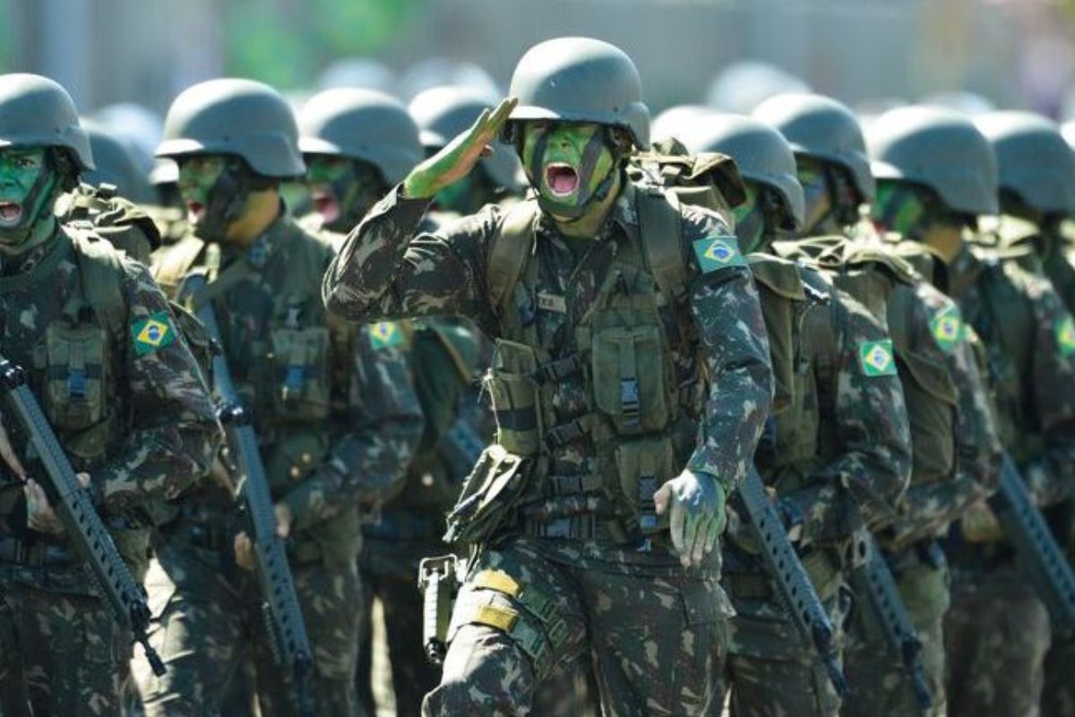 Concurso do Exército tem mais de 400 vagas abertas de nível médio para futuros Oficiais: salário pode chegar a R$ 10 mil!