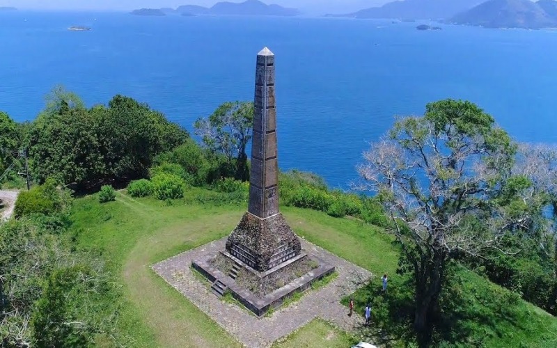 Tragédia que marcou a história da Marinha de Guerra do Brasil: o naufrágio do Encouraçado Aquidabã levou à criação de um monumento histórico em Angra dos Reis