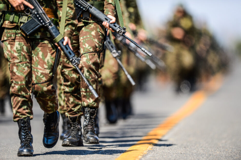 STJ pode mudar o futuro das Forças Armadas ao julgar se militares transgêneros devem ser afastados compulsoriamente após mudança de gênero ou se têm direito de permanecer na ativa sem discriminação