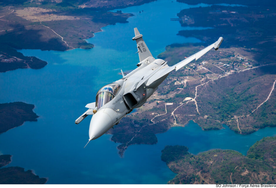 Gripen da FAB impressiona o mundo ao superar F22 Raptor dos EUA com tecnologia invisível que revoluciona combates aéreos e coloca Força Aérea Brasileira entre as mais avançadas do planeta