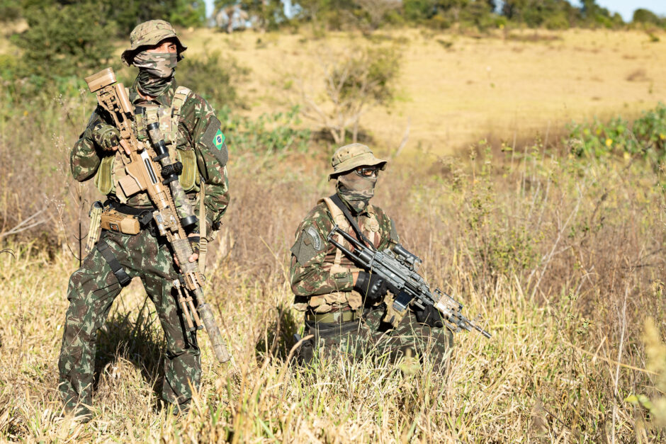 Orçamento de 2025 destina R$ 3 bilhões para reajuste salarial dos militares das Forças Armadas, com nova tabela que altera soldos de General, Terceiro-sargento e demais patentes: os valores realmente atendem às reivindicações da categoria?
