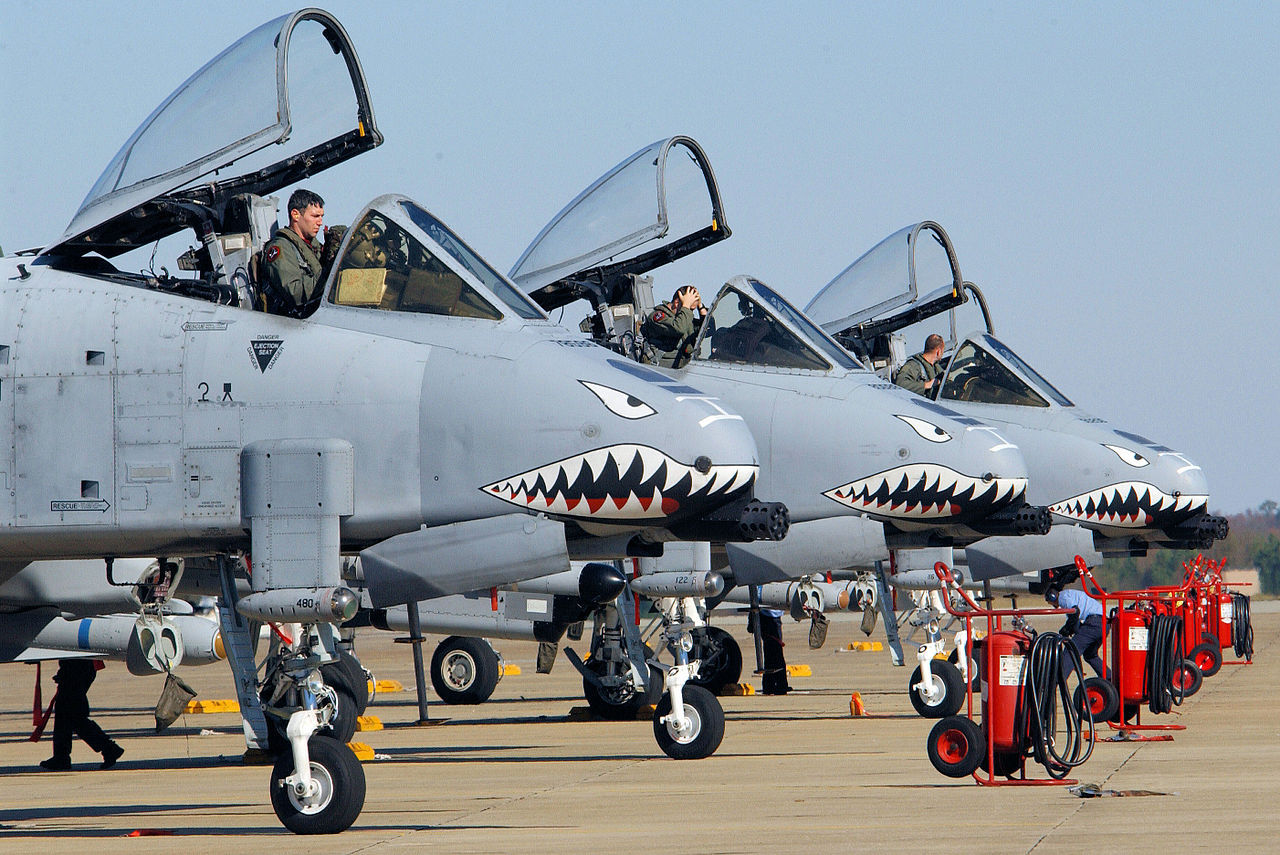 Houthis em alerta máximo: tensão explode no Oriente Médio enquanto Força Aérea dos EUA envia caças A-10 em massa que chegam prontos para vingança devastadora após nova onda de ataques