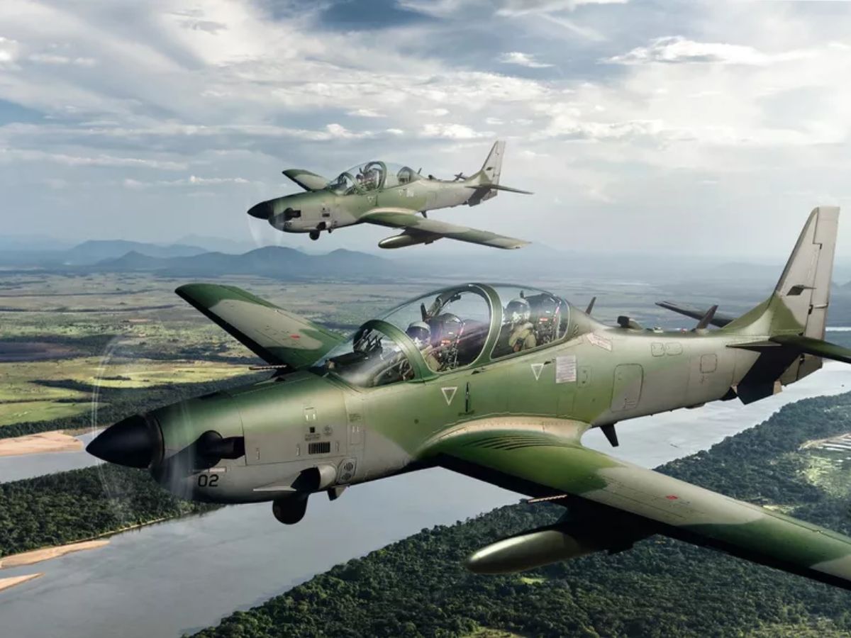 Crise entre Brasil e Paraguai se agrava após escândalo envolvendo a ABIN e ameaça colocar em risco venda milionária de Super Tucanos da Embraer à Força Aérea Paraguaia