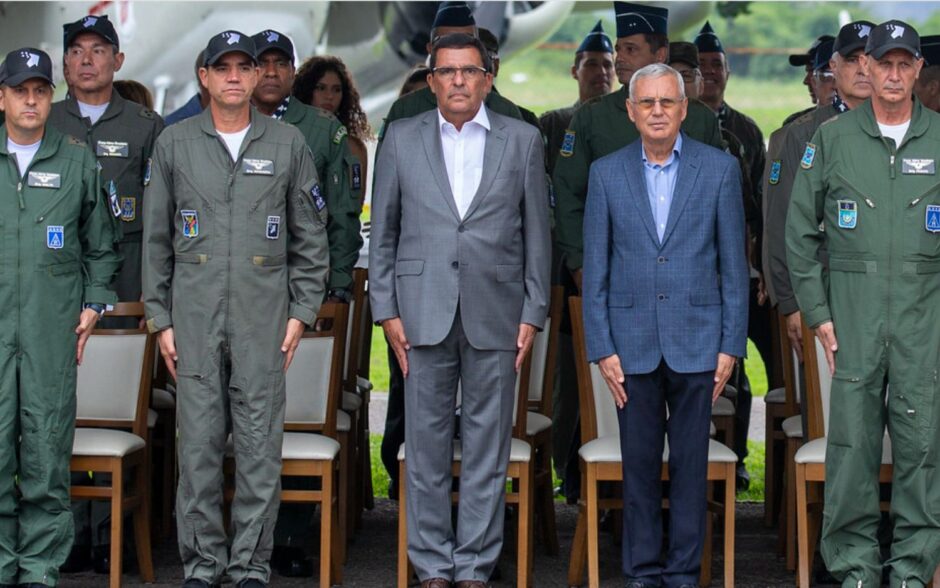 Brigadeiro que foi comandante da FAB no governo Bolsonaro participa com destaque de evento comemorativo