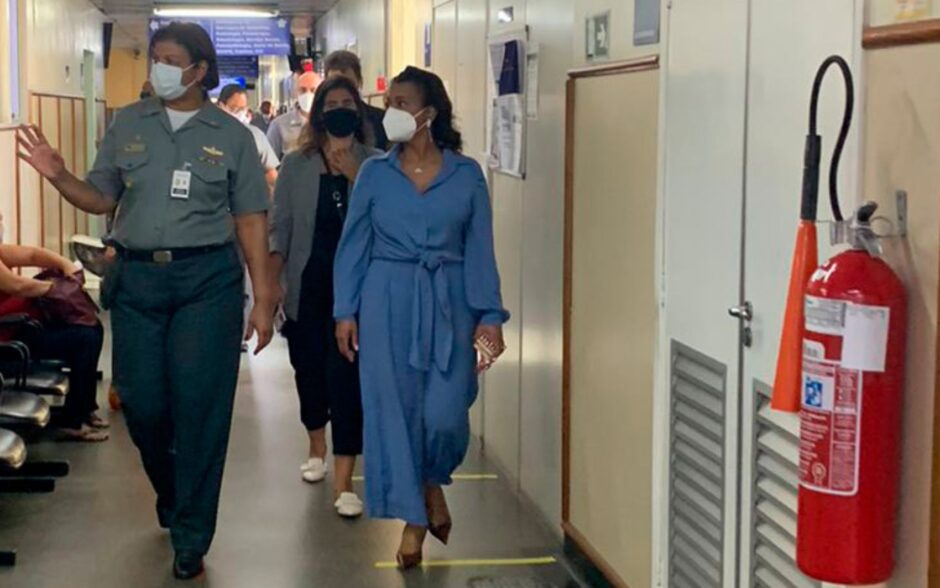 Contra-Almirante Maria Cecilia é a 1ª mulher a assumir o comando do Hospital Naval Marcílio Dias