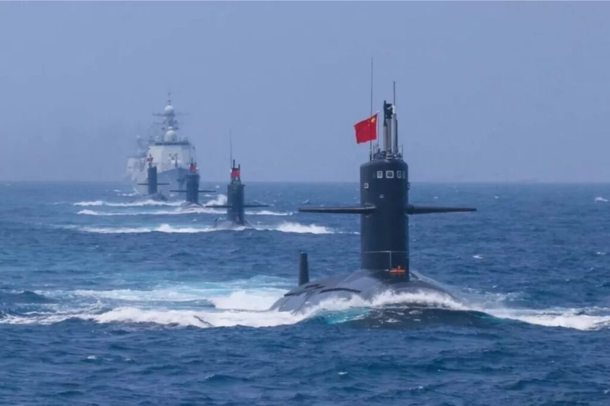Alerta global: imagens do Google Earth mostram seis submarinos nucleares atracados na costa da China, evidenciando o avanço silencioso da marinha chinesa e sua estratégia de dissuasão