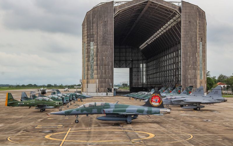 O que explica a presença maciça de caças Gripen, F-5M e AMX na base de Santa Cruz?