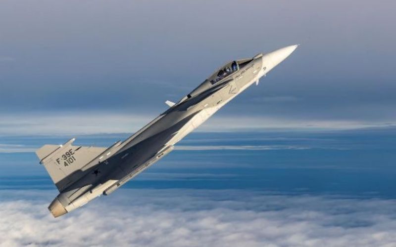 Brasil impulsiona corrida armamentista na América do Sul com o sucesso do Gripen; avanço do caça no Peru escancara a liderança brasileira e desafia os F-35 dos EUA
