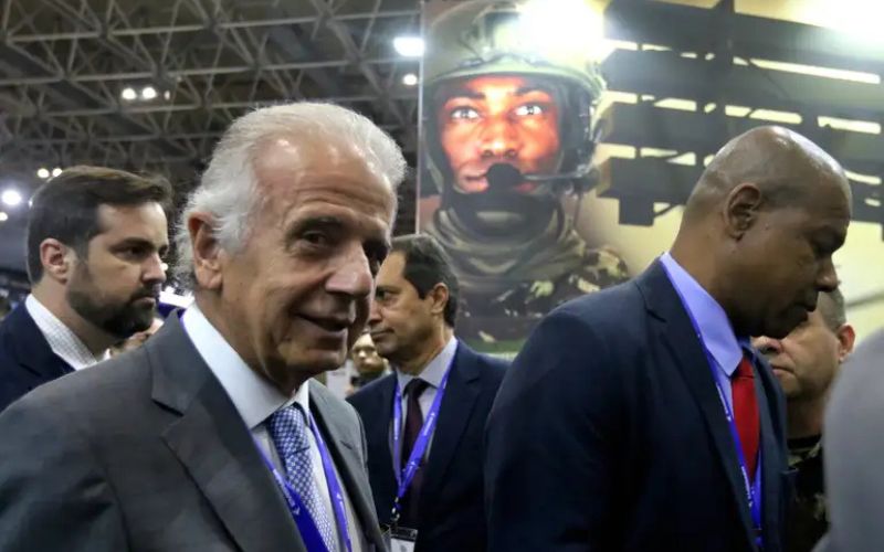 Múcio anuncia arsenal bilionário para as Forças Armadas em 2025-2026, com submarinos Tonelero, fragatas Tamandaré e caças, e prioriza investimentos nos setores nuclear, cibernético e espacial; ITA expande para o Nordeste com campi no Ceará e Bahia