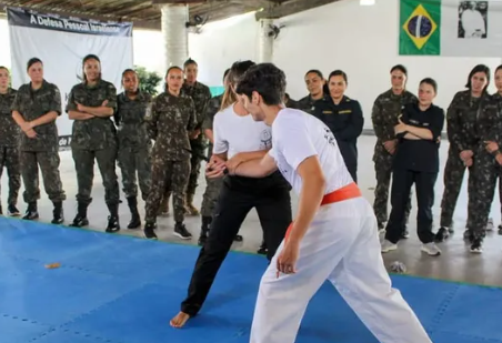 Exército em treinamento Federação Sul-Americana de Krav Magá, Academia Grão Mestre Kobi