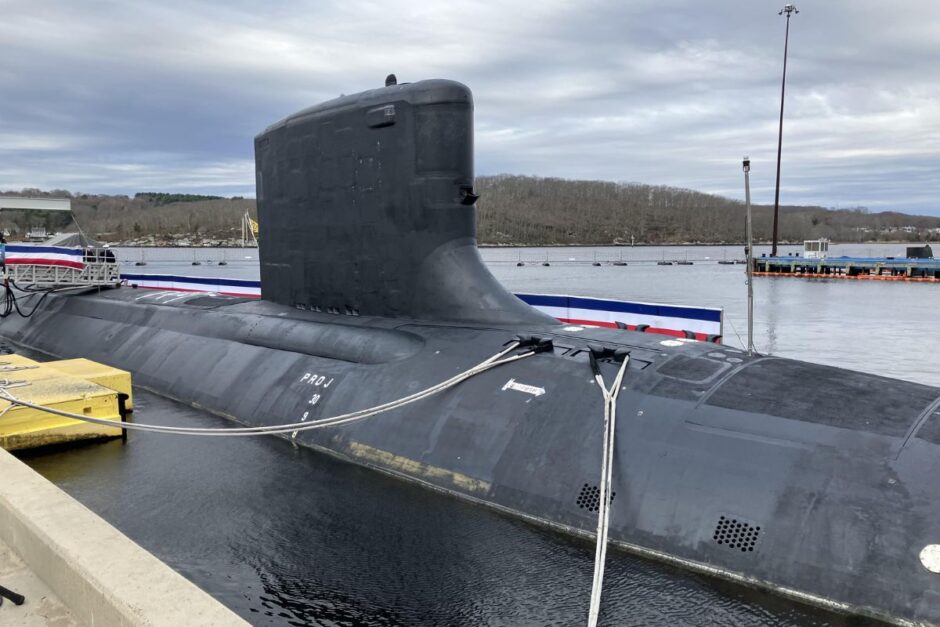 Novo submarino da Marinha dos EUA, USS Iowa, é lançado com reator nuclear, mísseis Tomahawk e alcance de 240 m de profundidade