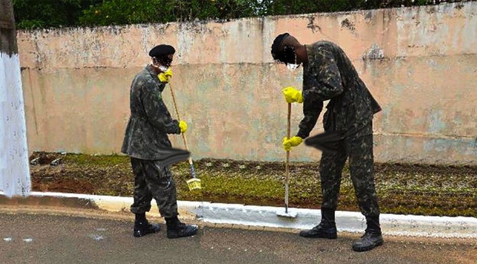 Formação militar à moda antiga: o atraso crônico do Exército Brasileiro; “Exército ou empresa de jardinagem?”, ironizam internautas sobre a fama de capinadores